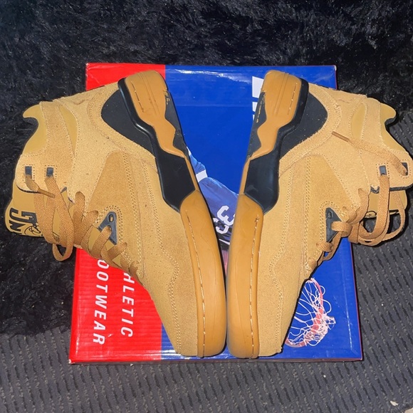 EWING GUARD - Picture 3 of 5